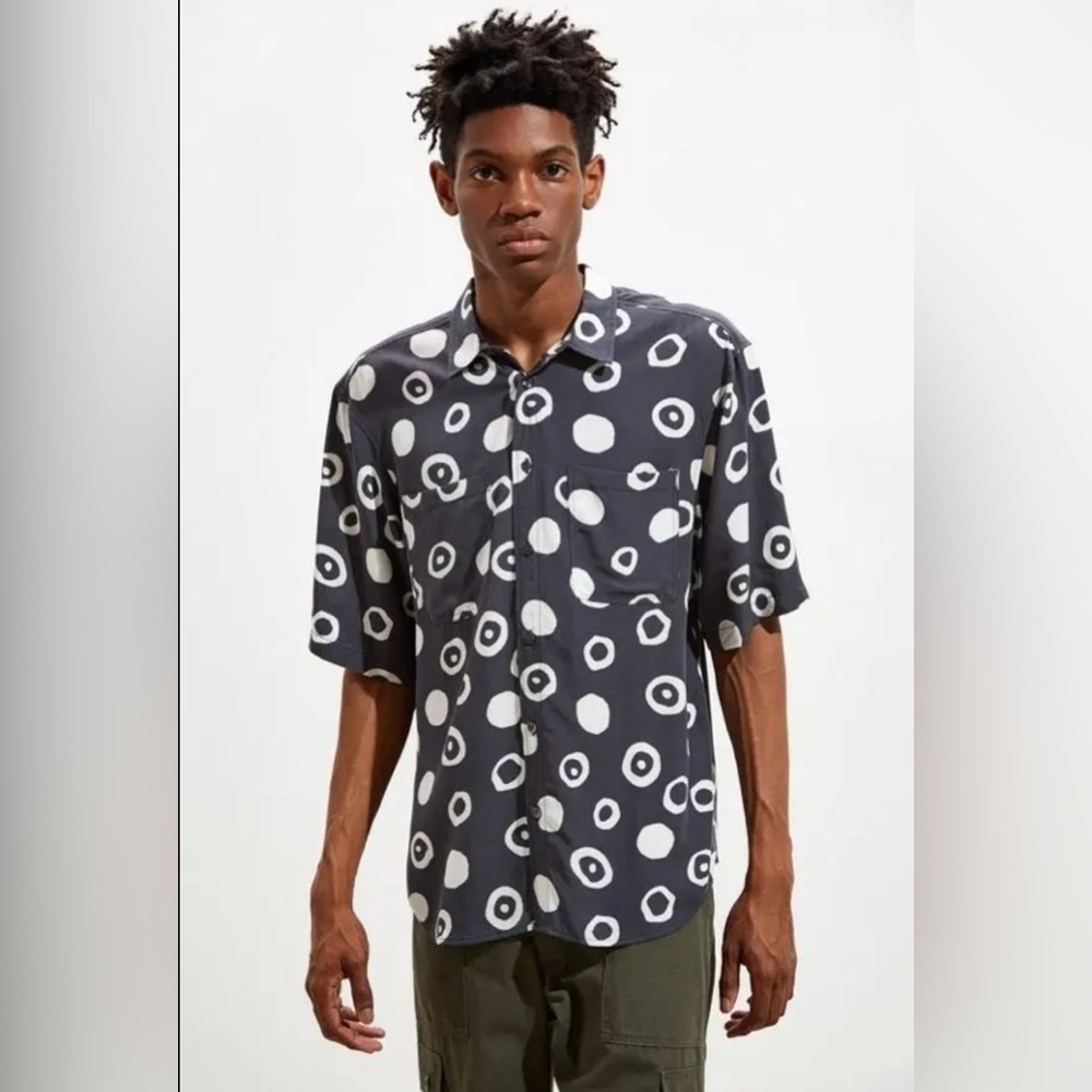 Urban Outfitters || Small short-sleeved black and white button down shirt